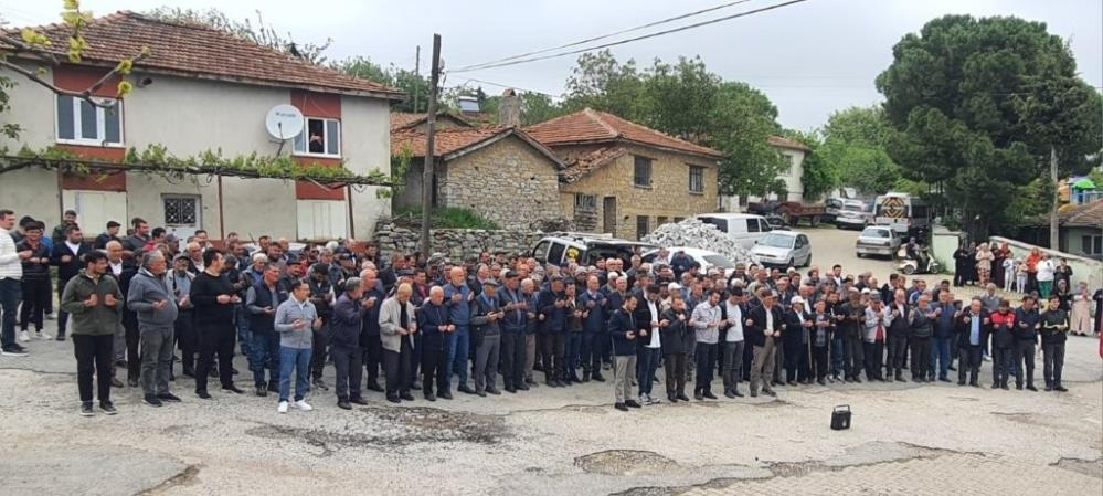 Balya’da yağmur duası Çakallar kırsal mahallesinde köylüler yağmur duası için bir araya geldi.