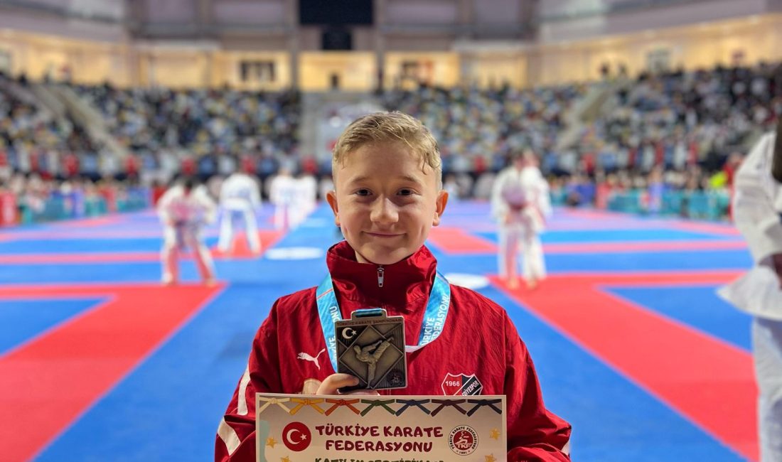 Manyaslı Karateci, “Türkiye Çocuklar Karate Şampiyonası”nda ikinci oldu Manyas Karate Spor Kulübü sporcusu Özen Egemen Efeler, Türkiye Çocuklar