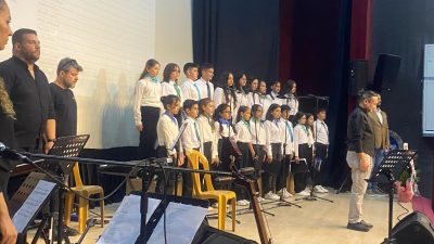 Esnaf Sanatkarları Ortaokulu’nun düzenlediği konserde Altay’dan Sibirya’ya, Kazakistan’dan Balkanlara uzanan