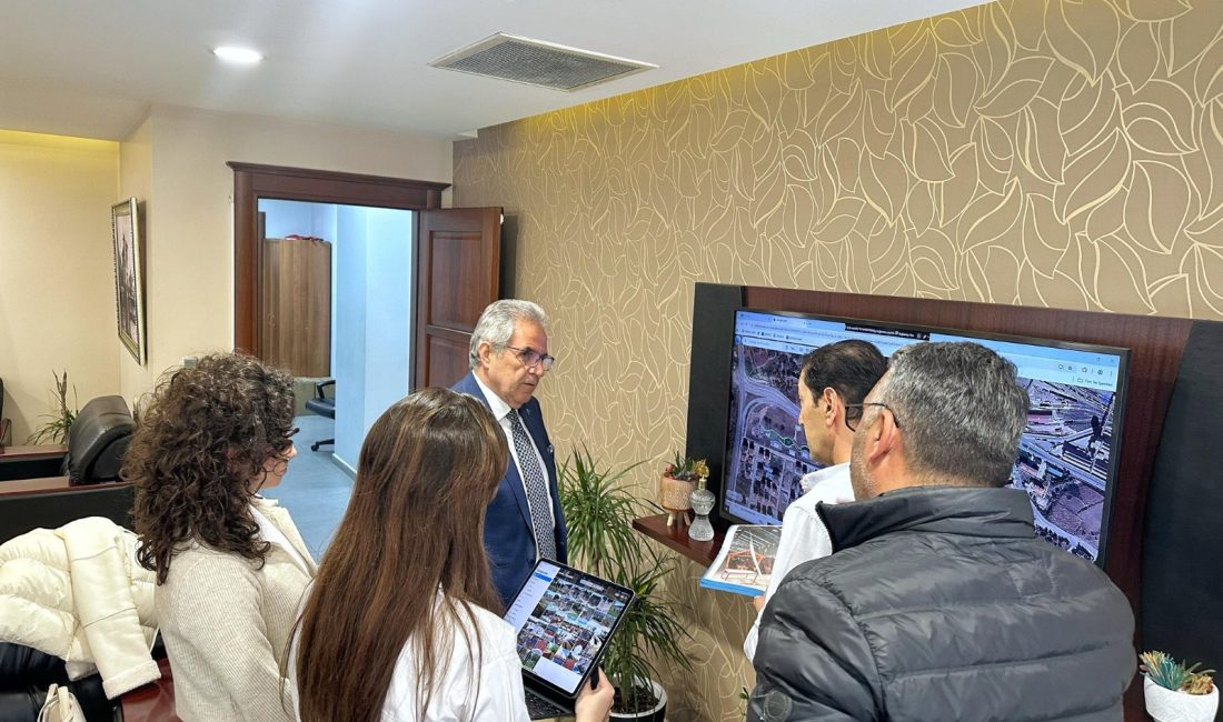 Bandırma Belediyesi’nde gerçekleştirilen toplantıda farklı mahallelerde devam eden saha faaliyetleri