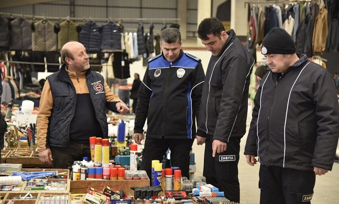 Dursunbey’de vatandaşların güvenle alışveriş yapabilmeleri için Zabıta Amirliği ekipleri tarafından