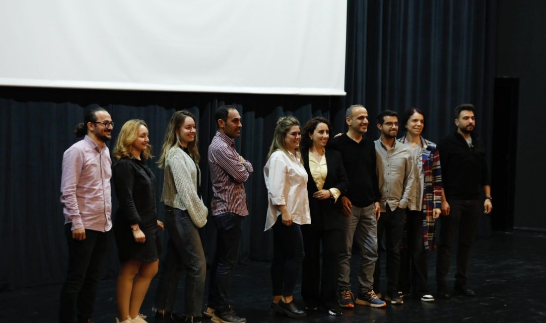 Bandırma’da şizofreni konusunda farkındalık çağrısı Bandırma Onyedi Eylül Üniversitesi’nde düzenlenen etkinlikte, şizofreniyle yaşayan bireylerin ötekileştirilmesine