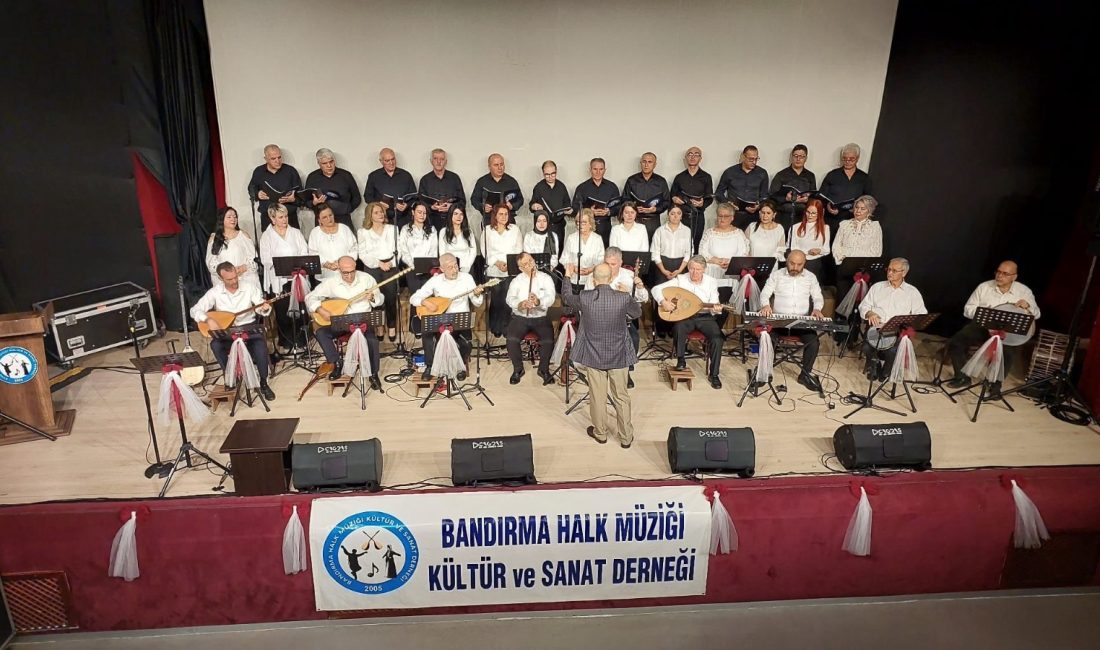 Bandırma Halk Müziği Kültür ve Sanat Derneği tarafından düzenlenen konserde,
