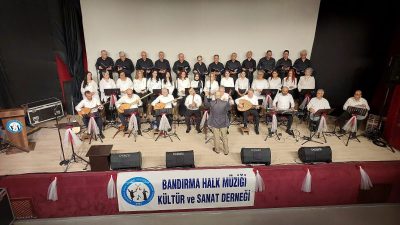 Bandırma Halk Müziği Kültür ve Sanat Derneği tarafından düzenlenen konserde,