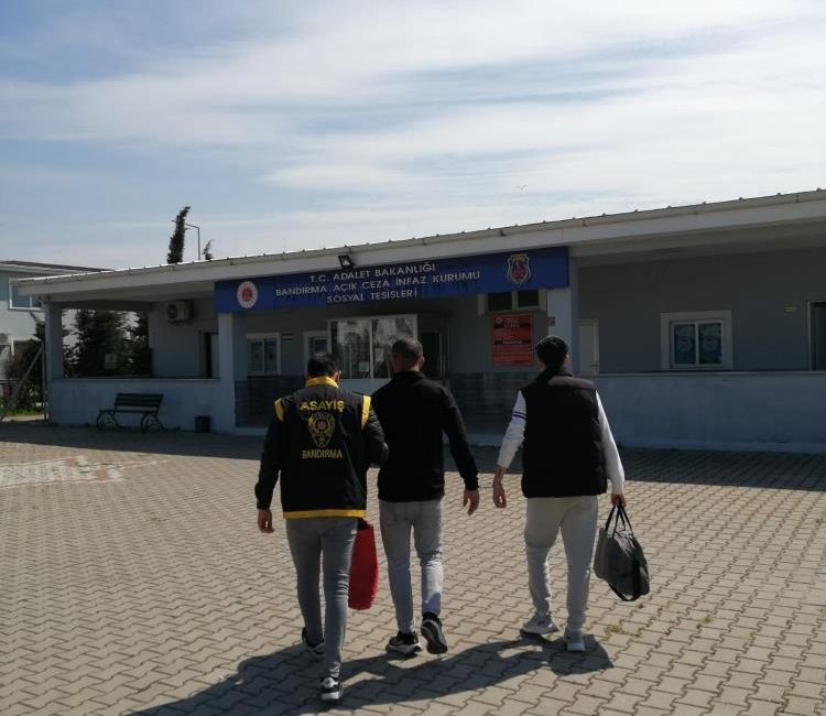 Balıkesir’de hapis cezası bulunan 29 şahıs yakalandı! Balıkesir’de polis ekipleri tarafından aranan şahısların yakalanmasına yönelik yapılan operasyonlarda