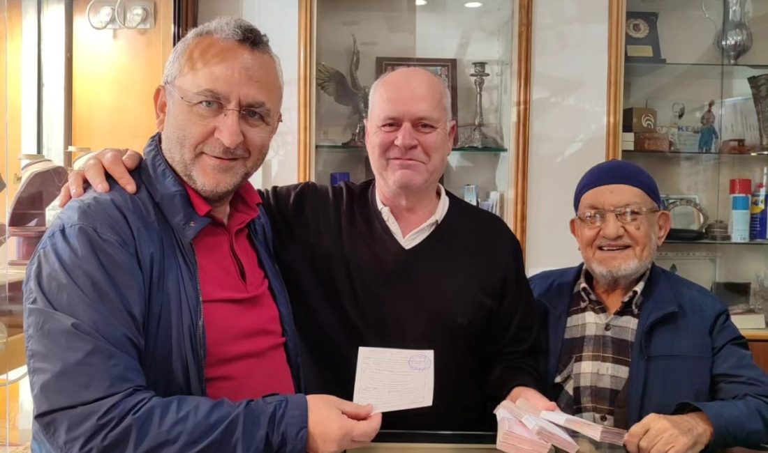 Başkan Semizel’den Susurluklu öğrencilere destek sürüyor Susurluk Belediye Başkanı Hakan Yıldırım Semizel, maaşını bu ay da