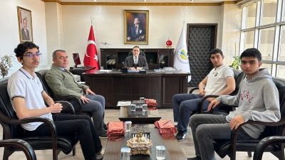 Burhaniye Kaymakamı İlyas Memiş. Gençler arası kültür ve sanat yarışmalarında