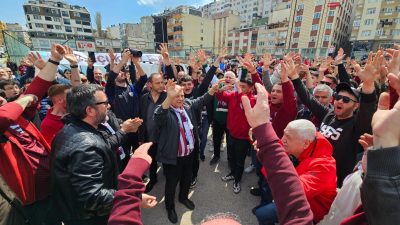 Bandırmaspor taraftarları, eski stadyumun bulunduğu Cin Çukuru’ndan stadyuma doğru meşaleler