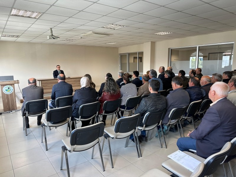 Burhaniye’de Muhtarlar Toplantısı yapıldı Burhaniye’de Kaymakam İlyas Memiş’in başkanlığında Muhtarlar Toplantısı yapıldı. Kaymakamlık Salonundaki