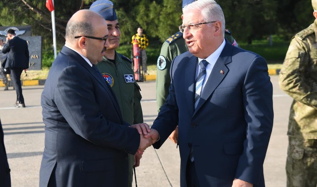 Bakan Güler Bandırma’da hava savunma faaliyetlerini değerlendirdi Millî Savunma Bakanı Yaşar Güler, Bandırma’daki 6. Ana Jet Üs