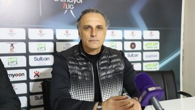 Bandırmaspor Teknik Direktörü Mustafa Gürsel ile Iğdır FK Teknik Sorumlusu