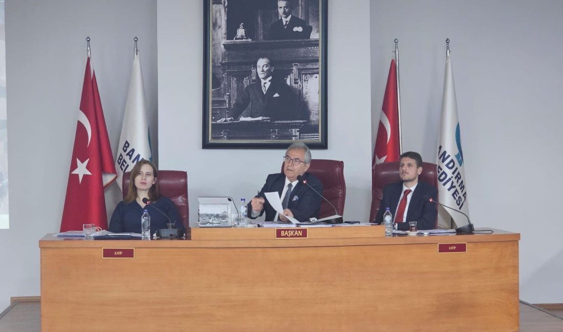 Bandırma Belediyesi’nin meclis toplantısında üç derneğe beş yıllığına ücretsiz işyeri