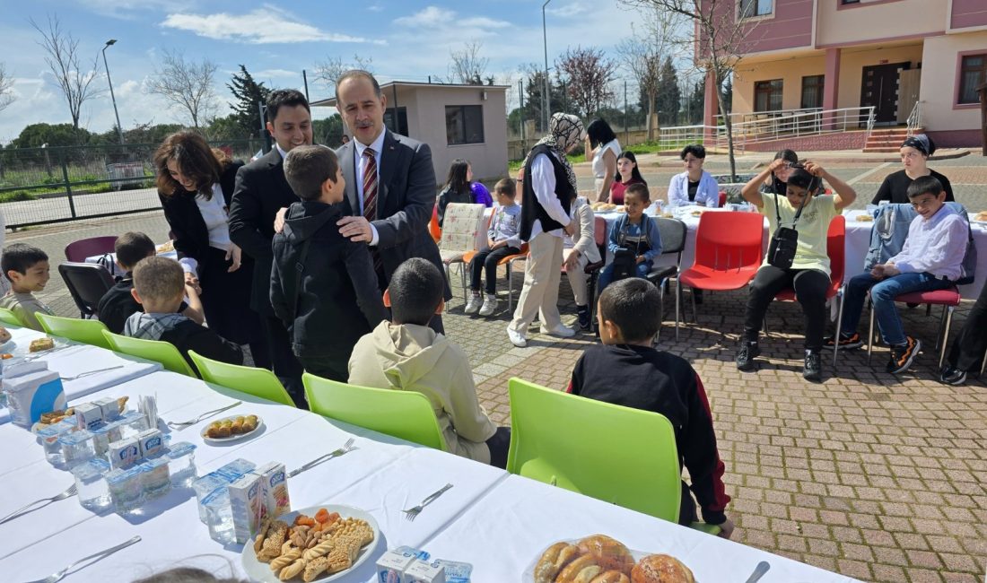 Ramazan Bayramı dolayısıyla Hicri Ercili Çocuk Evleri Sitesi’ni ziyaret eden