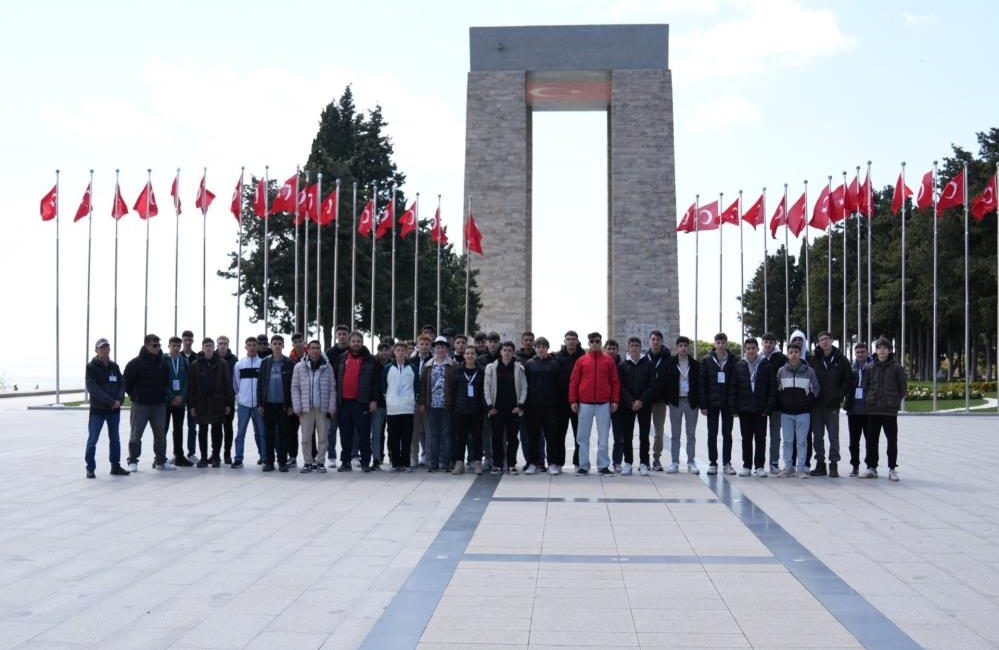 Balıkesirli gençler, Çanakkale’de tarihin izinde yolculuk yaptı Gençlik ve Spor Bakanlığı tarafından yürütülen “110. Yılında 110 Bin
