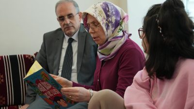 Bandırma Onyedi Eylül Üniversitesi, özel gereksinimli çocuklarla masal okuma etkinliğinde