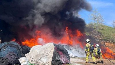 Erdek’te  balıkçı ağlarının bulunduğu bölgede çıkan yangın, büyük maddi zarara