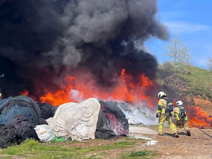 Erdek’te balıkçıların ağları alev aldı Erdek’te balıkçı ağlarının bulunduğu bölgede çıkan yangın, büyük maddi zarara