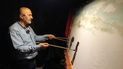 Balıkesir’de 23 Nisan etkinliği olarak hazırlanan Hacivat-Karagöz Canlı Sinema interaktif