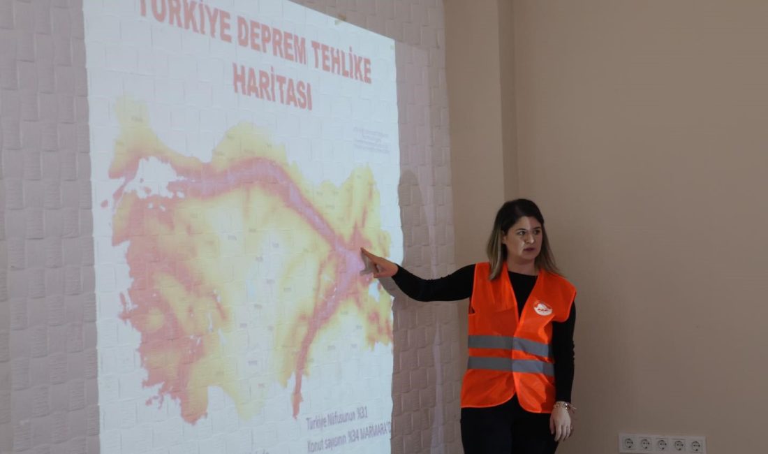 Marmara Ada’sında vatandaşlara “Afet Farkındalık Eğitimi” Marmara Adalar’da düzenlenen “Afet Farkındalık Eğitimi”nde afet öncesi ve sonrasında
