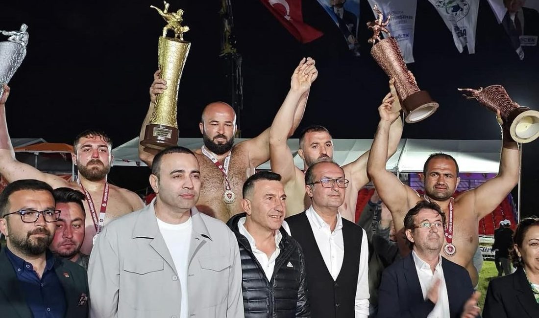 Balıkesir Büyükşehir Belediyespor güreşçileri, Antalya’nın Gazipaşa ilçesinde düzenlenen Yağlı Güreşler’de