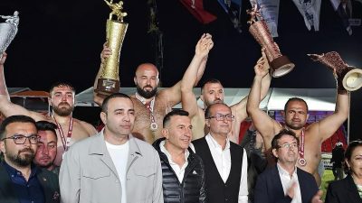 Balıkesir Büyükşehir Belediyespor güreşçileri, Antalya’nın Gazipaşa ilçesinde düzenlenen Yağlı Güreşler’de
