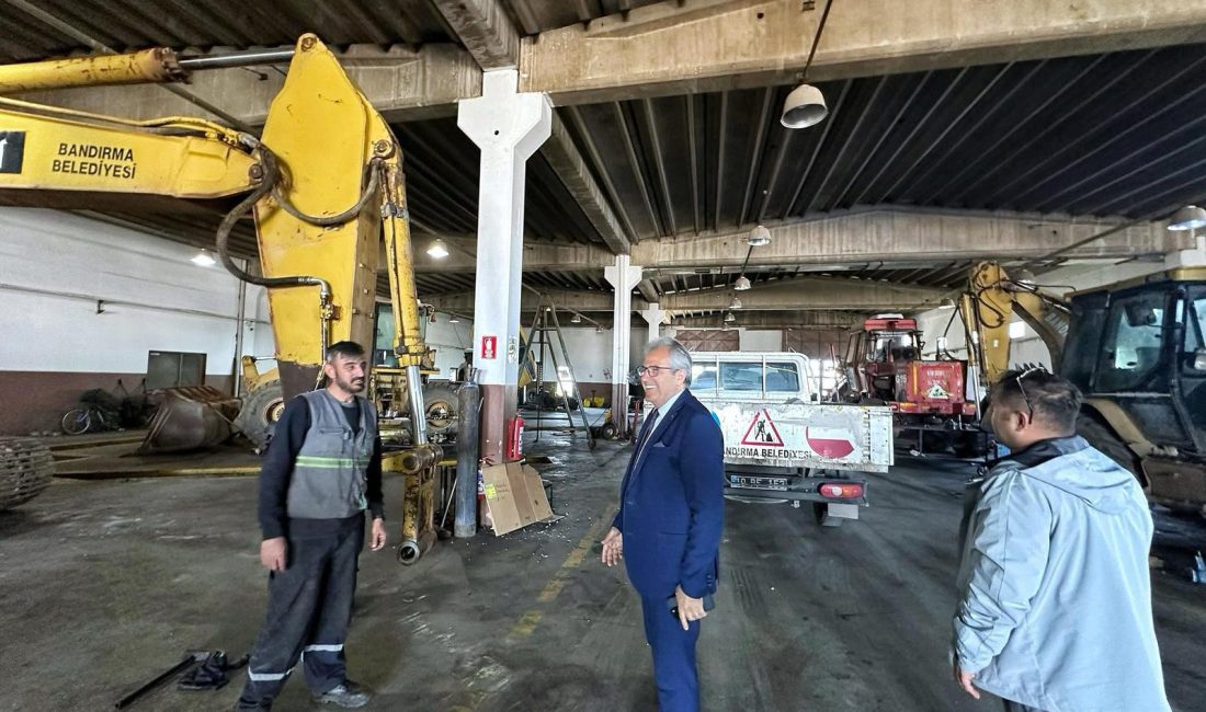 Bandırma Belediyesi’nden yaz dönemi öncesi altyapı hazırlığı Bandırma Belediyesi, yaz sezonunda başlayacak altyapı ve üstyapı çalışmaları öncesi