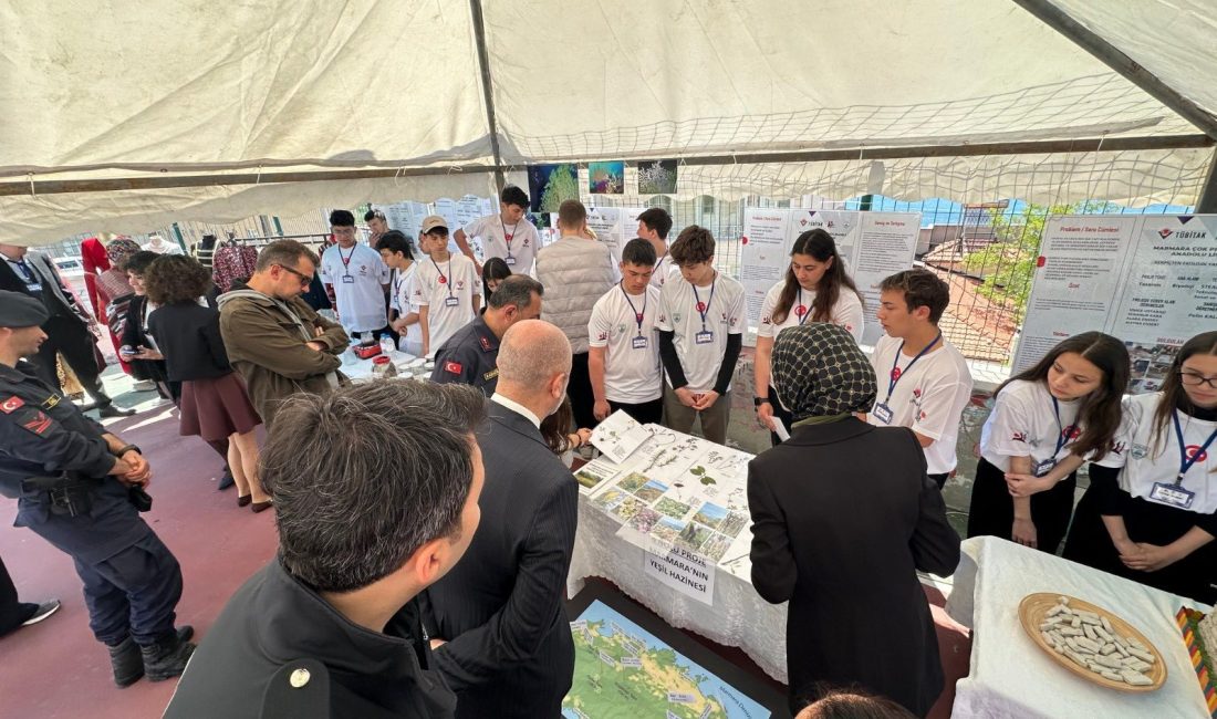 Marmara Çok Programlı Anadolu Lisesi’nde düzenlenen TÜBİTAK İlçe Bilim Fuarı,