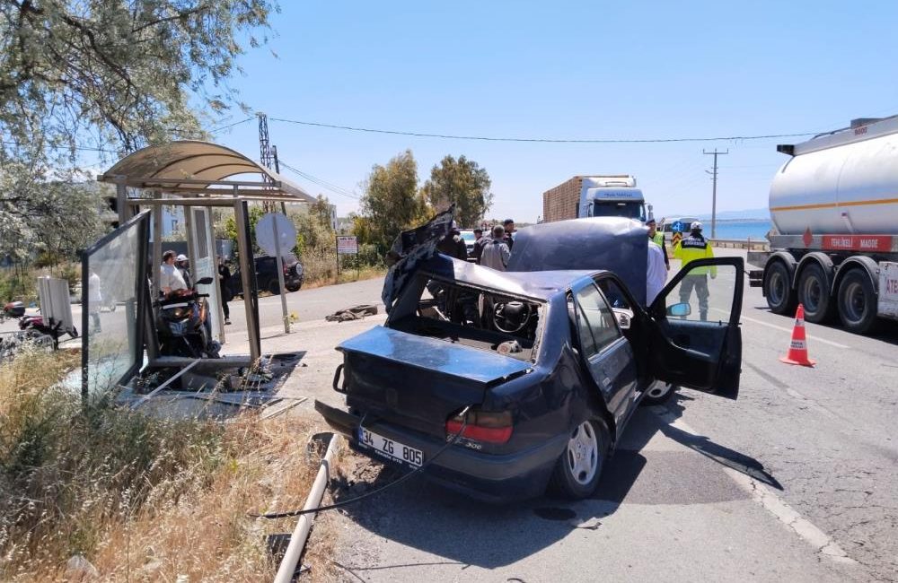 Ayvalık’ta makas faciası: 4 yaralı Ayvalık’ta 4 aracın karıştığı zincirleme trafik kazasında 4 kişi yaralandı.