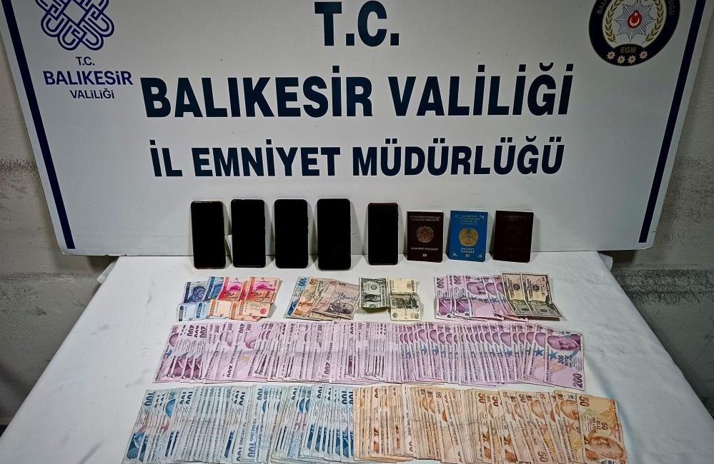 Balıkesir’de fuhşa darbe: 3 tutuklama Balıkesir’de polis ekipleri fuhşun önüne geçebilmek adına kapsamlı bir operasyon