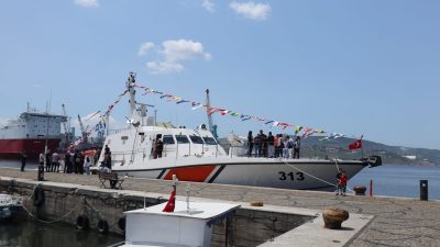19 Mayıs kutlamaları kapsamında Bandırma Limanı’na demirleyen Sahil Güvenlik botu