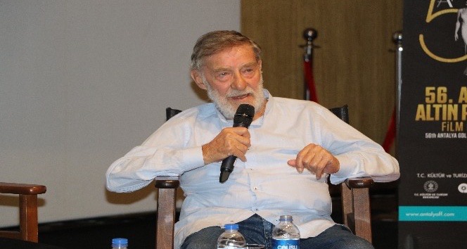 Uzun yıllardır Erdek’te yaşayan, “Yeşilçam Efsanesi” Ahmet Mekin, geçirdiği kazanın