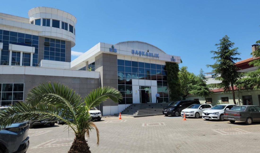 Edremit Belediyesi Yapı Kontrol Müdürlüğü’ne operasyon: 3’ü belediye personeli 7 kişi gözaltında Balıkesir’de CHP’li Edremit Belediyesi’ne bağlı Yapı Kontrol Müdürlüğü’nde usulsüzlük yapıldığı