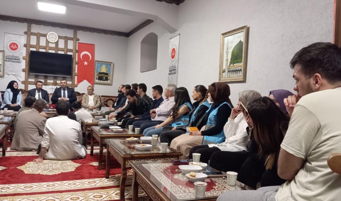 Bandırmalı gençler Diyanet Gençlik Merkezi’nde buluştu Bandırma Müftülüğü’nün düzenlediği Gençlik Buluşmaları programında Eğitimci-Sosyolog Murat Paydar, gençlerle