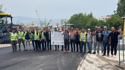 Bandırma Belediye Başkanı Dursun Mirza, Mehmetçik Caddesi’nde çalışmaları sürdüren personellere