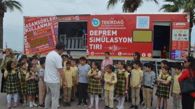 Deprem Simülasyon Tır’ı vatandaşlar ve öğrencileri depreme karşı uygulamalı olarak