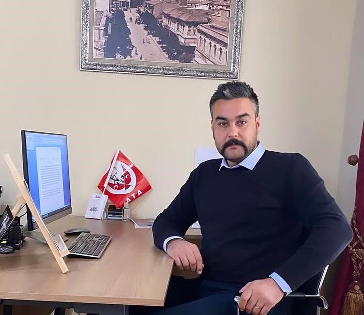 Osmanlıca-Türkçe çevirileriyle Balıkesir ve ülke tarihine ışık tutuyor Osmanlıca asıllarından günümüz Türkçesine çevirdiği birçok eserle geçmişe ışık tutarak