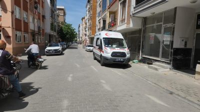 Edremit’te çıkan bıçaklı kavgada 2 kişi yaralandı. Olayla ilgili 3