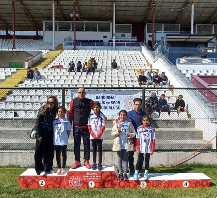 Atatürk’ü Anma, Gençlik ve Spor Bayramı kapsamında düzenlenen atletizm yarışmalarında