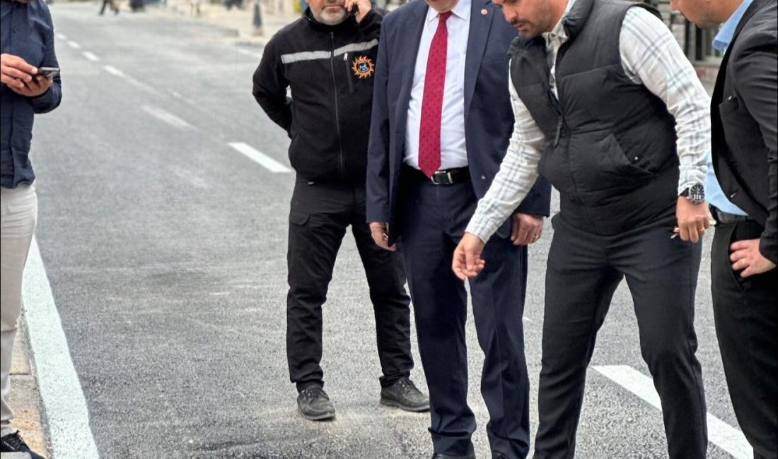 Erdek Belediye Başkanı Burhan Karışık, Okul Caddesi ile Belediye Meydanı’nda