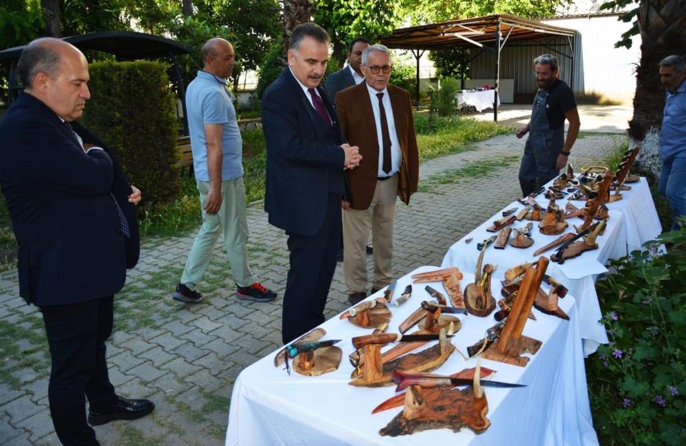Edremit Halk Eğitimi Merkezi Müdürlüğü (EHEM) tarafından açılan kurslarda bir