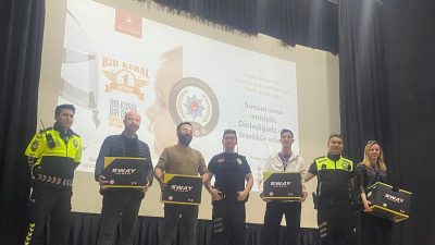 Bandırma’da “Trafik Haftası” kapsamında düzenlenen etkinlikte motosiklet sürücülerine güvenli sürüş,
