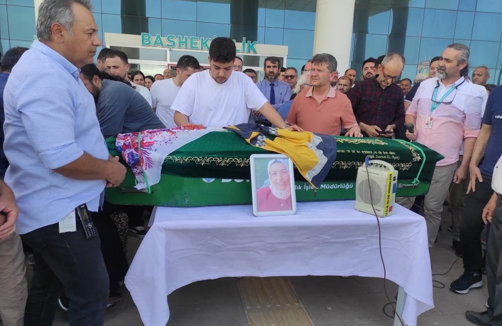Vefat eden sağlık görevlisi organlarıyla 4 hastaya umut oldu Burhaniye’de geçirdiği beyin kanaması sonucu 44 yaşında yaşama veda eden