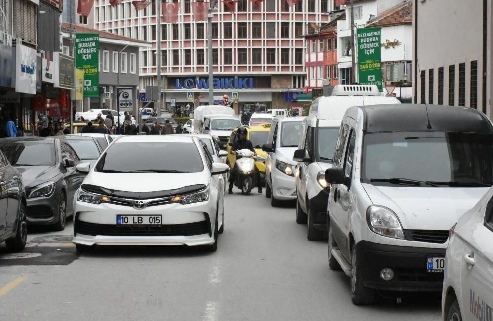 Balıkesir’de trafiğe kayıtlı araç sayısı 655 bin 884’e yükseldi Balıkesir’de trafiğe kayıtlı araç sayısı 655 bin 884’e ulaştı. Türkiye’de