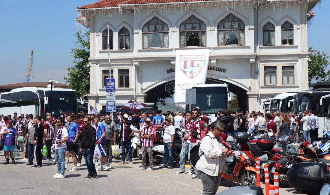 Teksüt Bandırmaspor’un Süper Lig mücadelesi öncesinde Bandırma’dan yola çıkan taraftarlar,