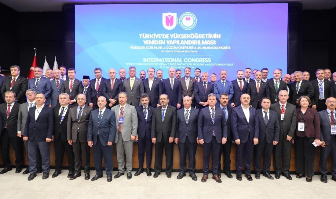 İstanbul’da düzenlenen kongrede, yükseköğretimin sorunları ve çözüm önerileri tartışıldı. Rektör