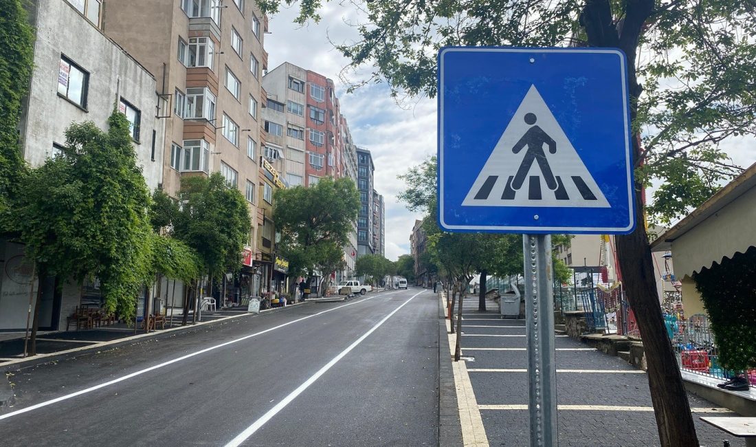 Bandırma Belediyesi tarafından yürütülen Mehmetçik Caddesi’ndeki yenileme çalışmaları sona erdi,