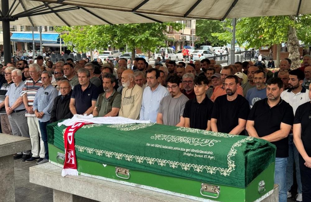 Ali Hikmet Akkaş toprağa verildi Türkiye Futbol Saha Komiserleri Derneği (TFSKD) Balıkesir Şubesi eski başkanı