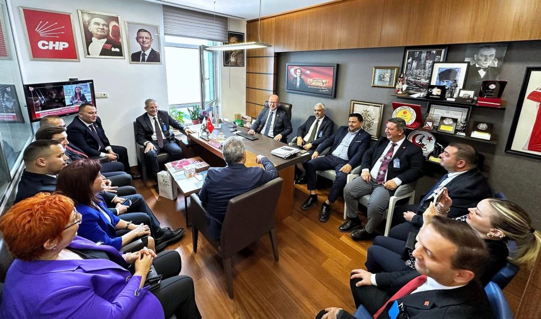 Mirza, Özgür Özel’i Bandırma Kuşcenneti Festivali’ne davet etti Bandırma Belediye Başkanı Dursun Mirza, Ankara’da düzenlenen CHP Grup Toplantısına
