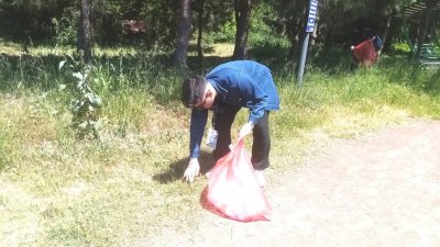 Bandırma Onyedi Eylül Üniversitesi öğrencileri, General Balcı Çamlığı’nda çevre temizliği