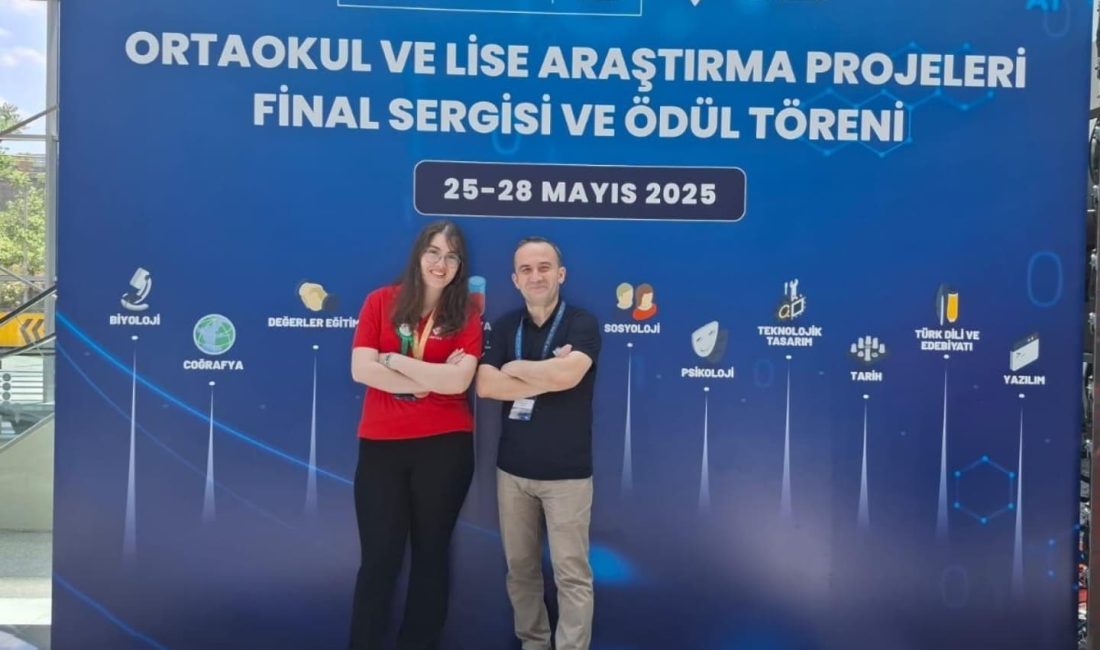 Dursunbey’in el emeği Türkiye finallerinde 3’üncü oldu Dursunbey’in sanayi mirası TÜBİTAK sahnesinde ödüllendirildi. El kahve değirmenleriyle ilgili